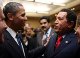 Foto : AP � In this photo released by Miraflores Press Office, Venezuela's President Hugo Chavez, right, speaks with 