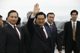 Foto : Chinese President Hu Jintao (2nd L) arrives in Jekaterinburg, Russia, on June 14, 2009, for a summit of the Shanghai Cooperation Organization (SCO) and a meeting of BRIC countries, namely Brazil, Russia, India and China. (Xinhua/Lu Jinbo)
