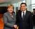Foto : German Chancellor Angela Merkel, left, welcomes Chinese Deputy Prime Minister Li Keqiang, for a meeting at the chancellery in Berlin, Germany