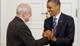 Foto : U.S. President Barack Obama (R) shakes hands with Slovakian President Ivan Gasparovic before an official dinner organized in the Presidential Palace in Warsaw May 27, 2011. REUTERS/Wojtek Radwanski/Pool (POLAND - Tags: POLITICS) 