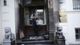 Foto : Jan. 2, 2014: Workers carry stacks of newspaper from the steps of the damaged front of the Chinese consulate after an unidentified person set fire to the main gate in San Francisco, California. (REUTERS) 
